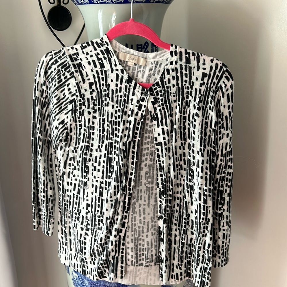 Beautiful, light weight cardigan